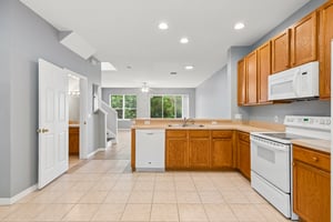 Christie Dr-S1210-015.jpg