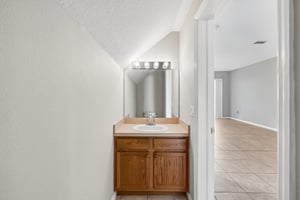 Christie Dr-S1210-021.jpg