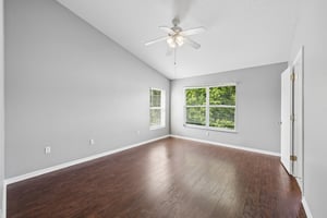 Christie Dr-S1210-022.jpg