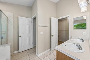 Christie Dr-S1210-025.jpg