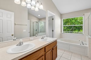 Christie Dr-S1210-027.jpg