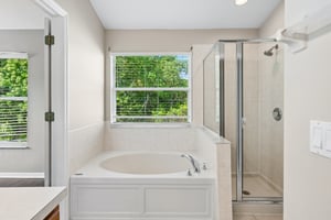 Christie Dr-S1210-028.jpg
