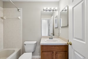 Christie Dr-S1210-030.jpg