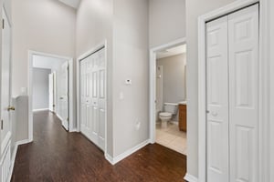 Christie Dr-S1210-036.jpg