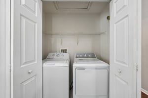 Christie Dr-S1210-037.jpg