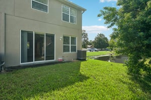 Christie Dr-S1210-038.jpg