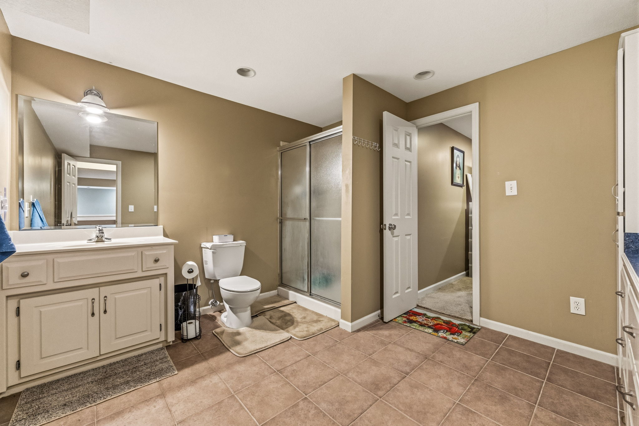 Full bathroom in lower level