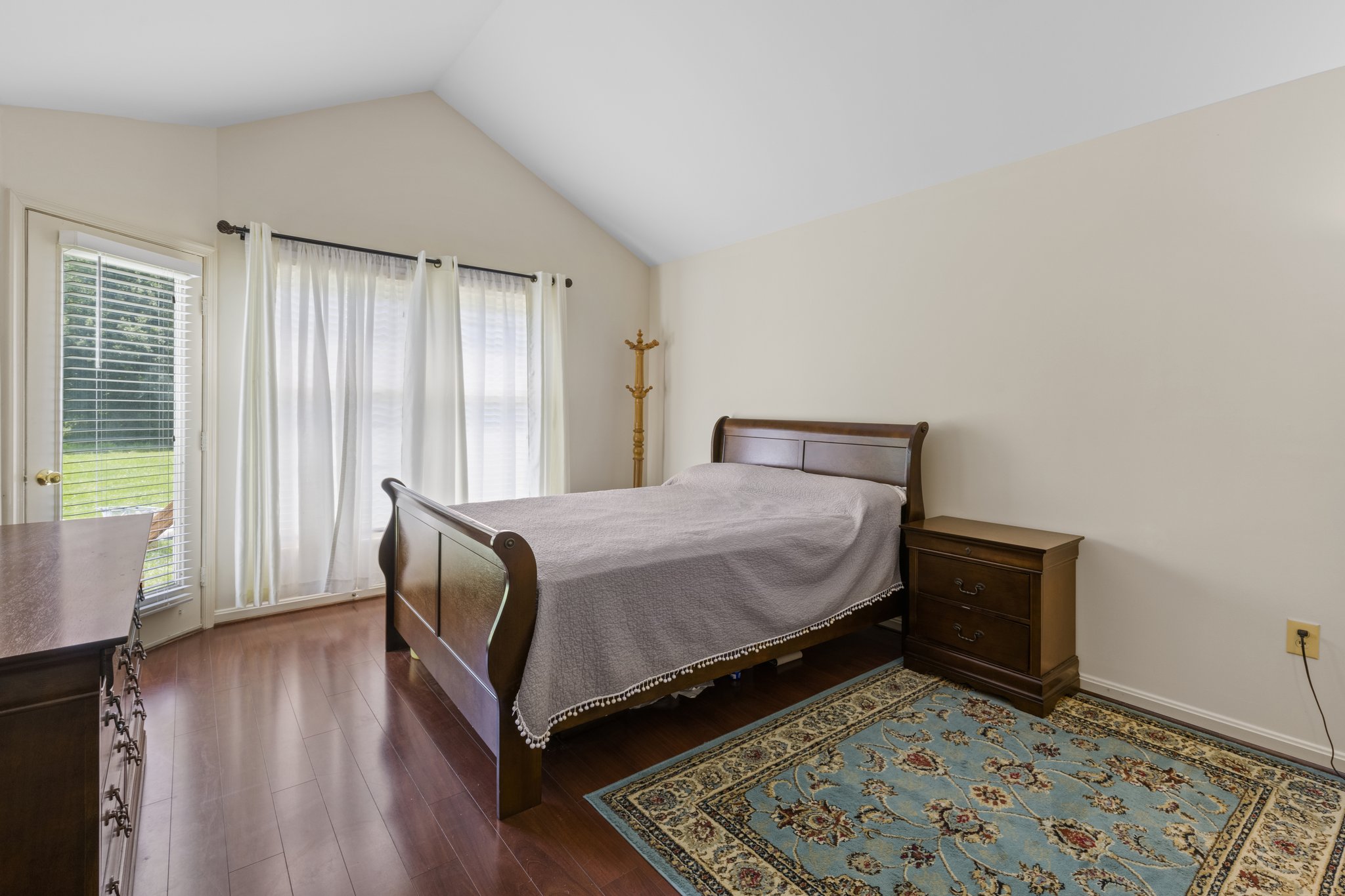 23.  Upper Bedroom.jpg