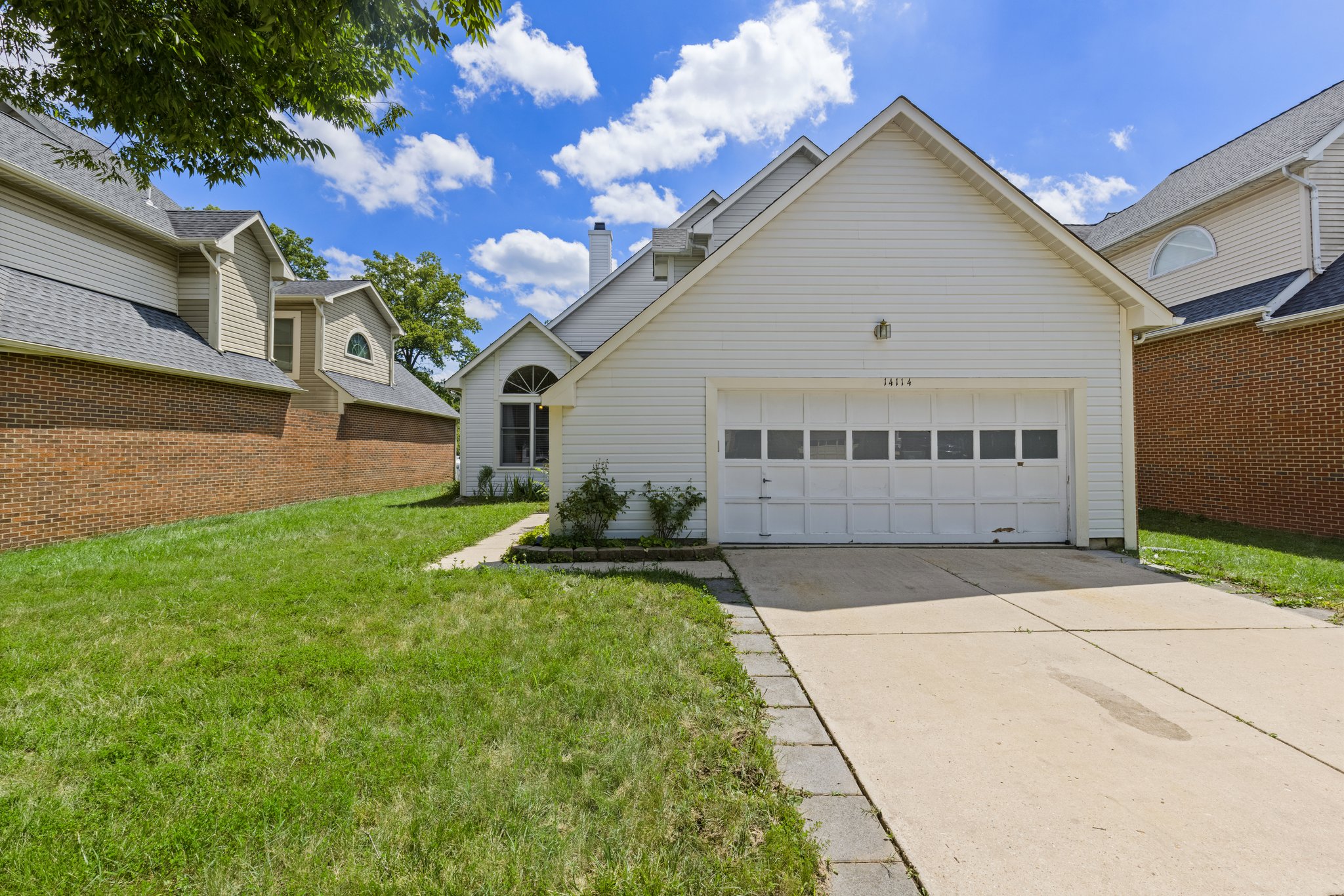 02. Front of house.jpg