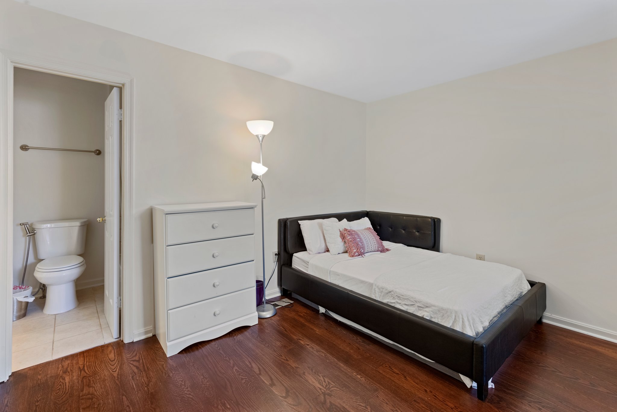 29.  Upper Bedroom.jpg