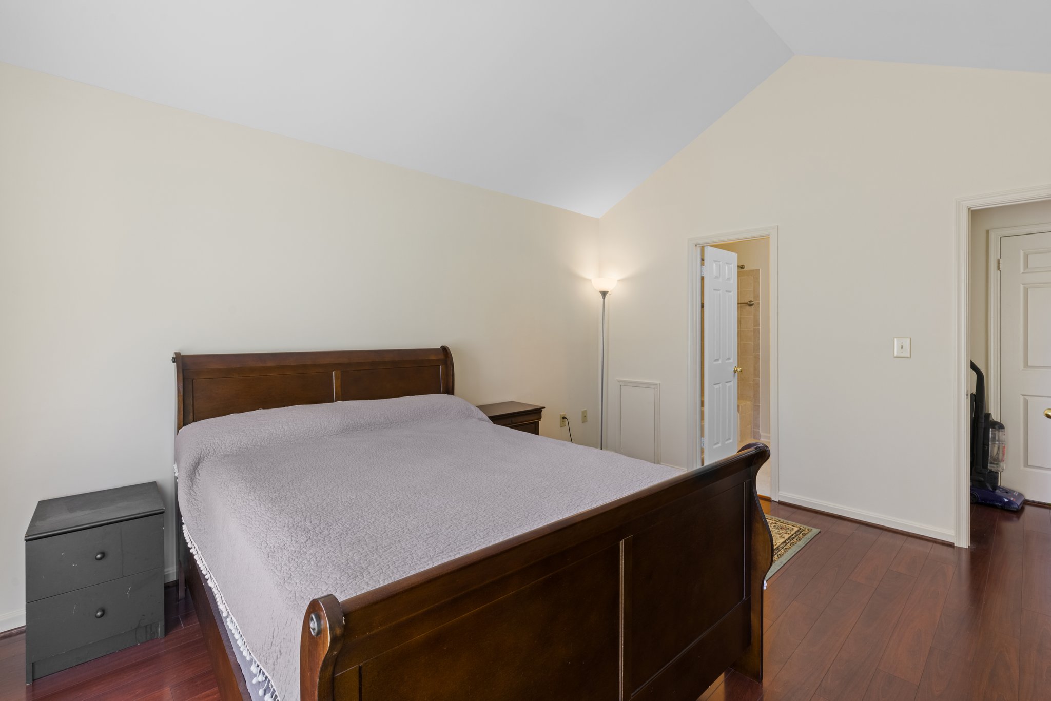 24.  Upper Bedroom.jpg