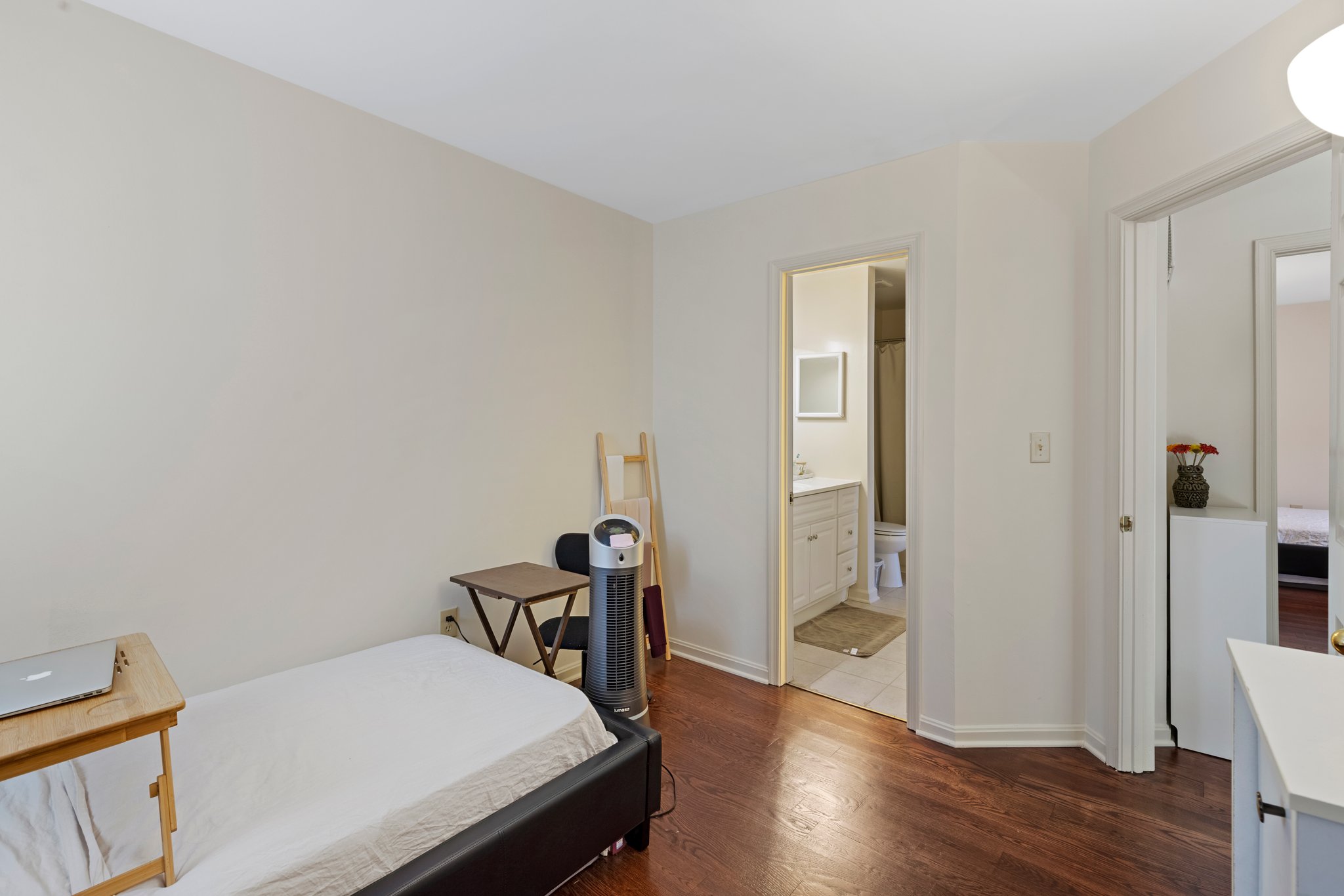 32.  Upper Bedroom.jpg