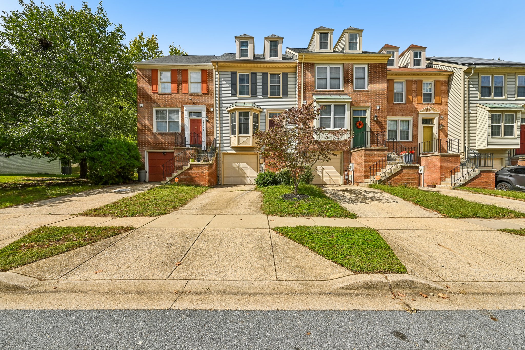 Oakpointe Dr-S0110-001.jpg