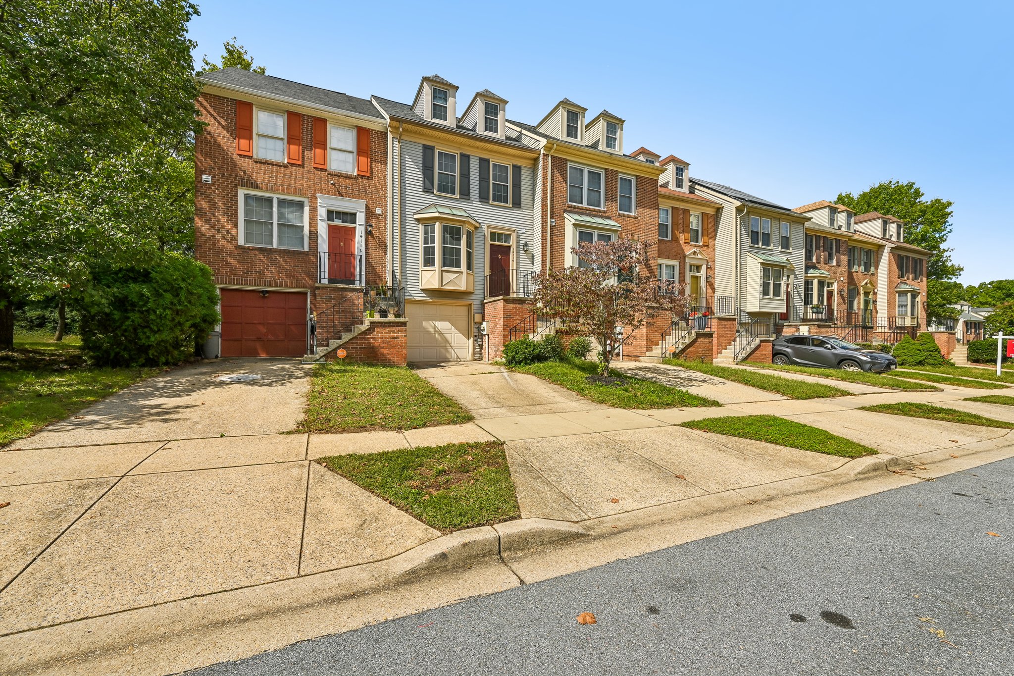 Oakpointe Dr-S0110-004.jpg