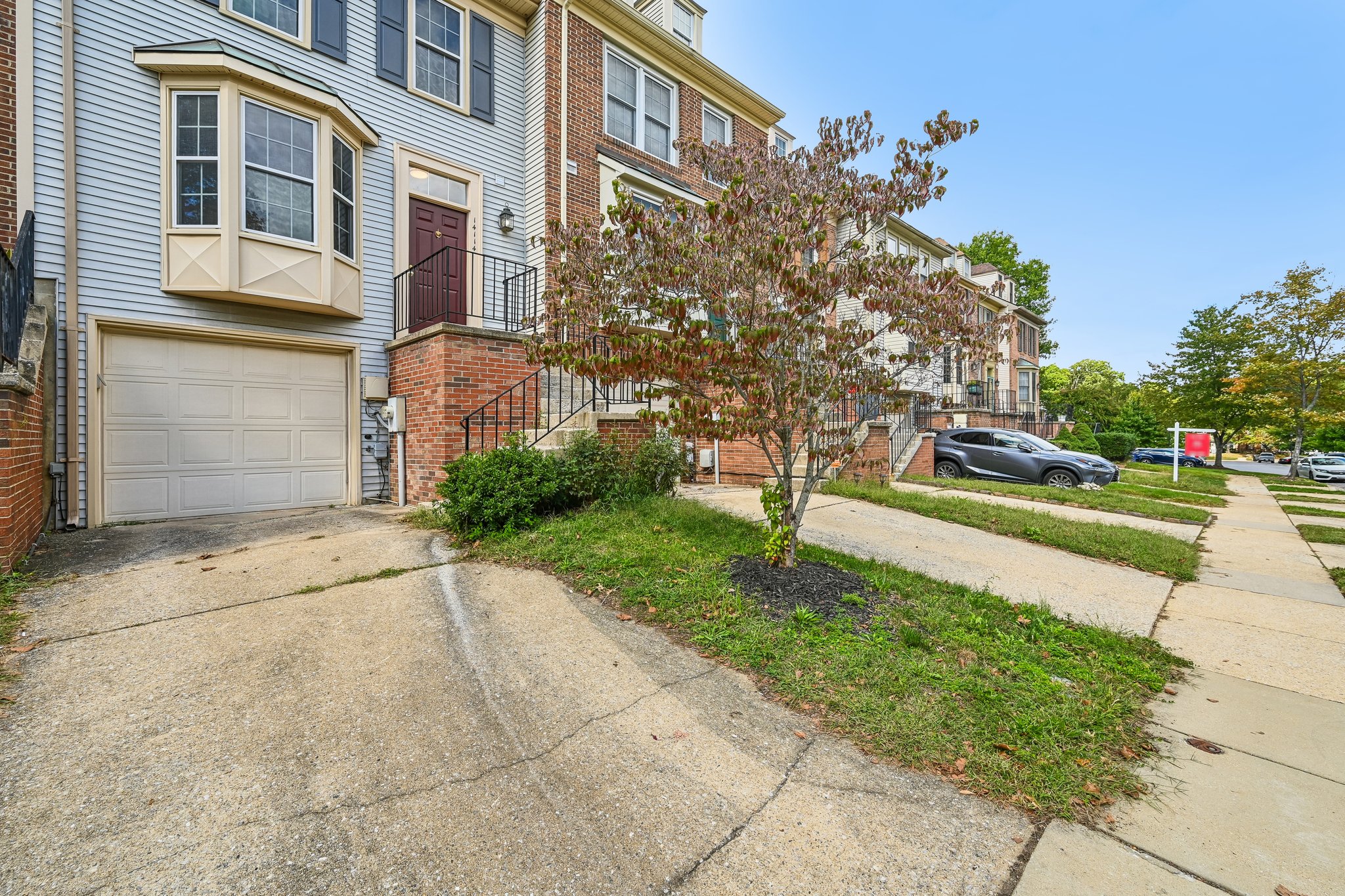 Oakpointe Dr-S0110-007.jpg