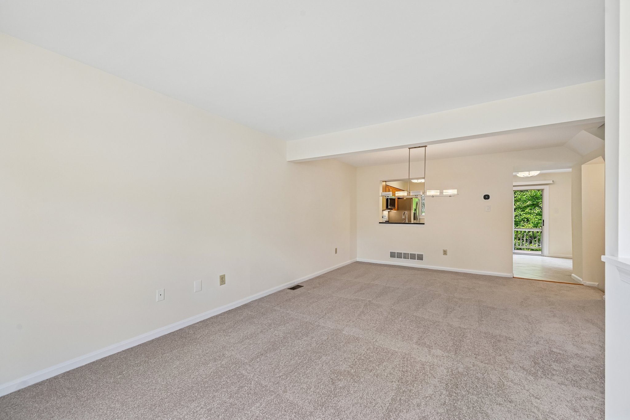 Oakpointe Dr-S0110-010.jpg