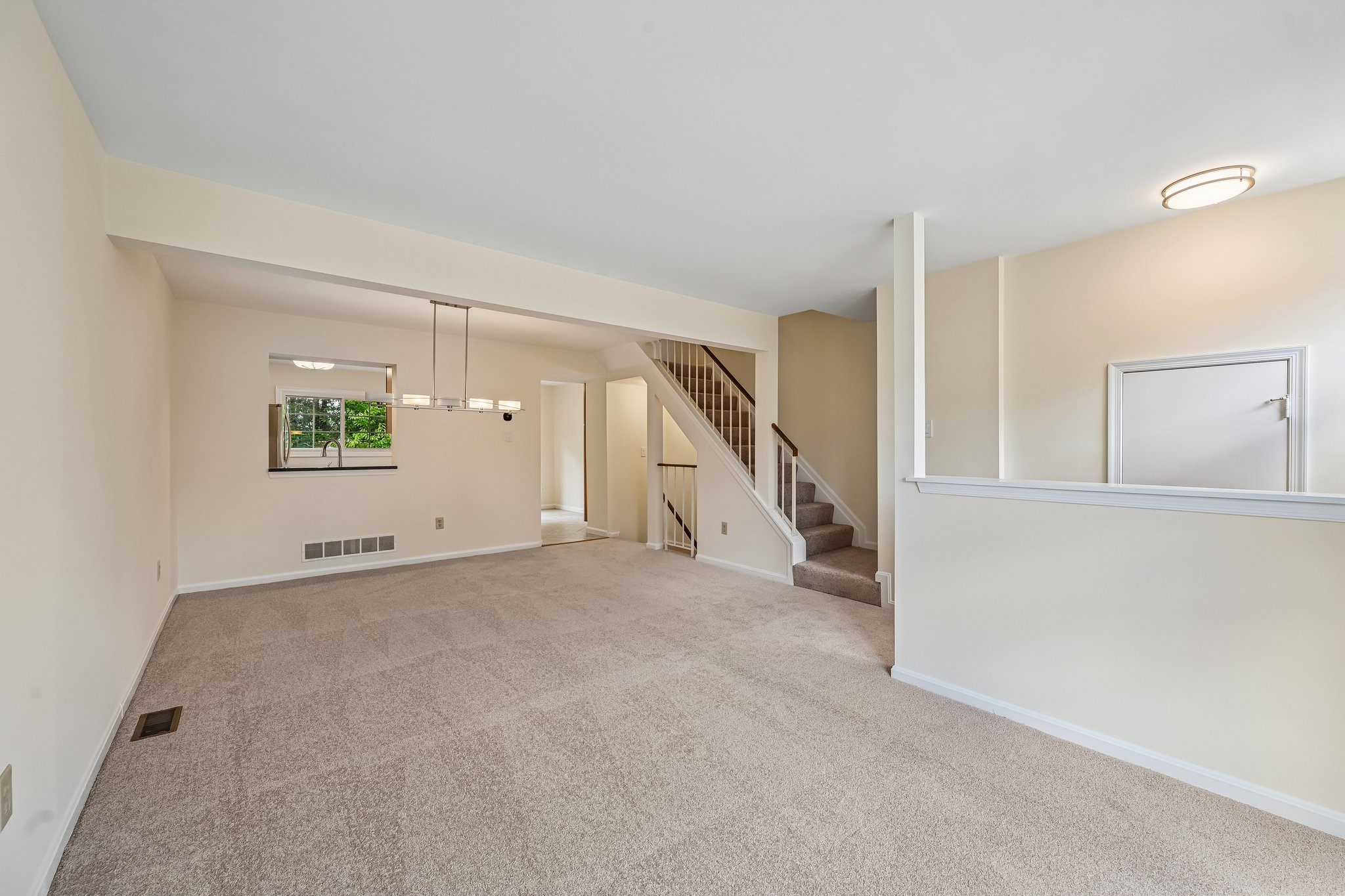 Oakpointe Dr-S0110-011.jpg
