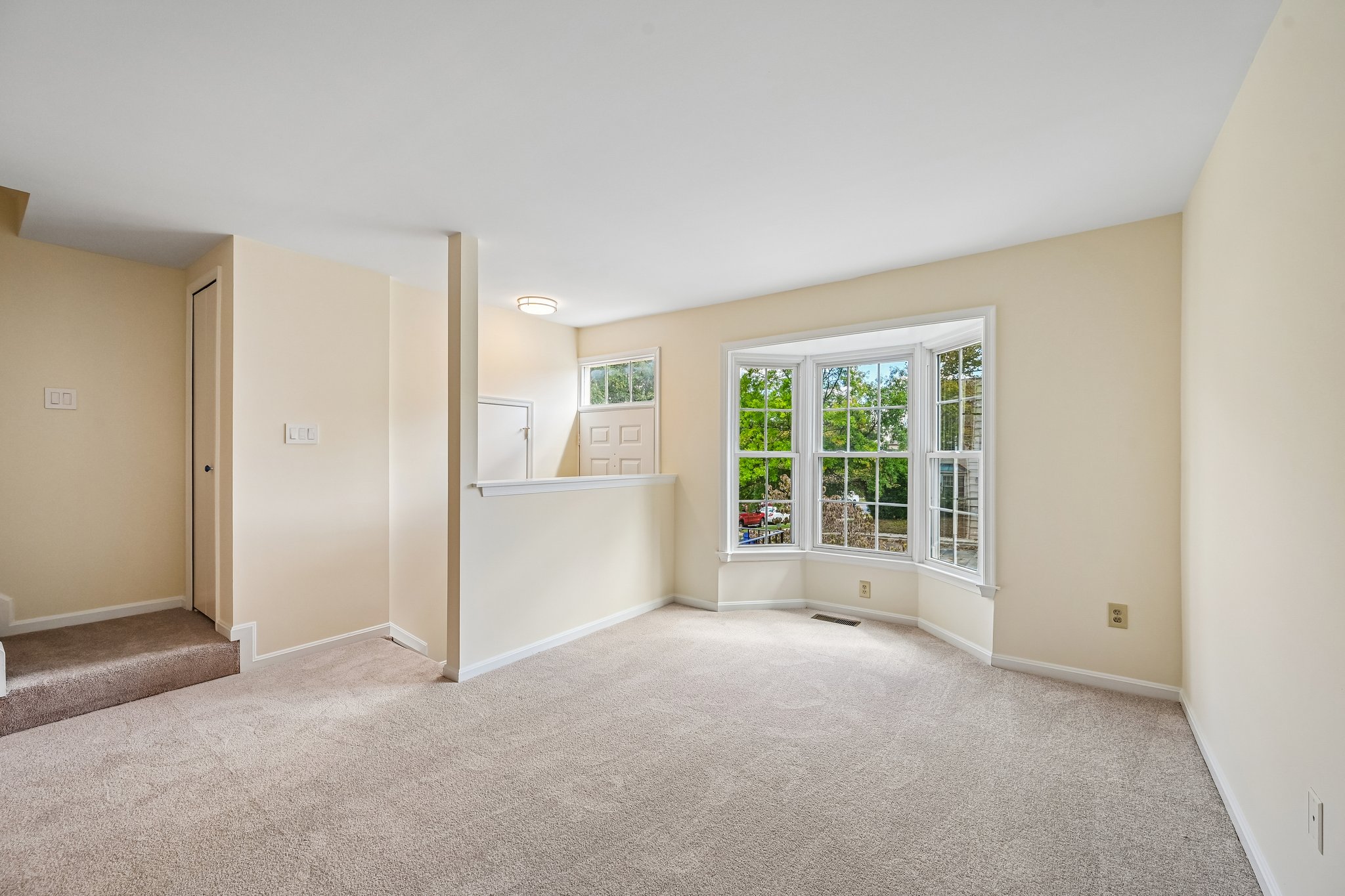 Oakpointe Dr-S0110-012.jpg