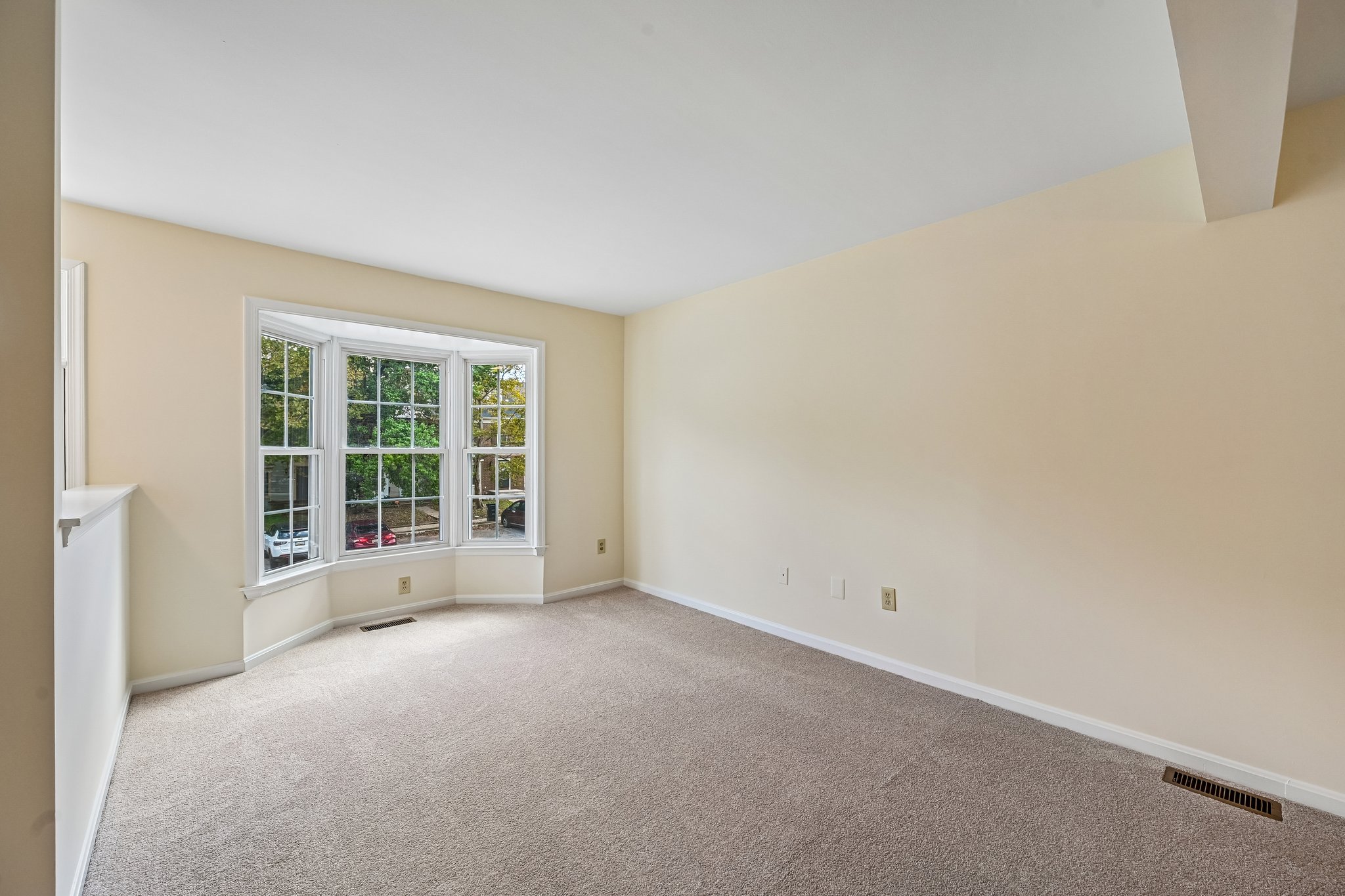 Oakpointe Dr-S0110-014.jpg