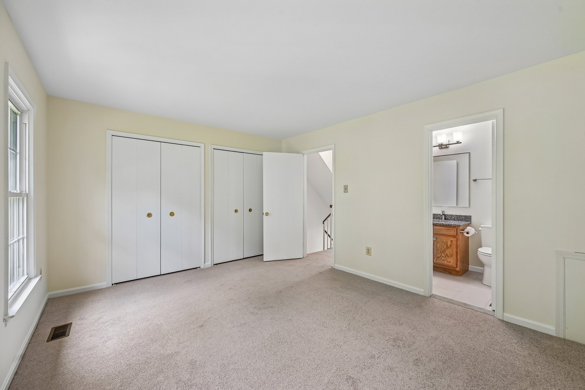 Oakpointe Dr-S0110-028.jpg