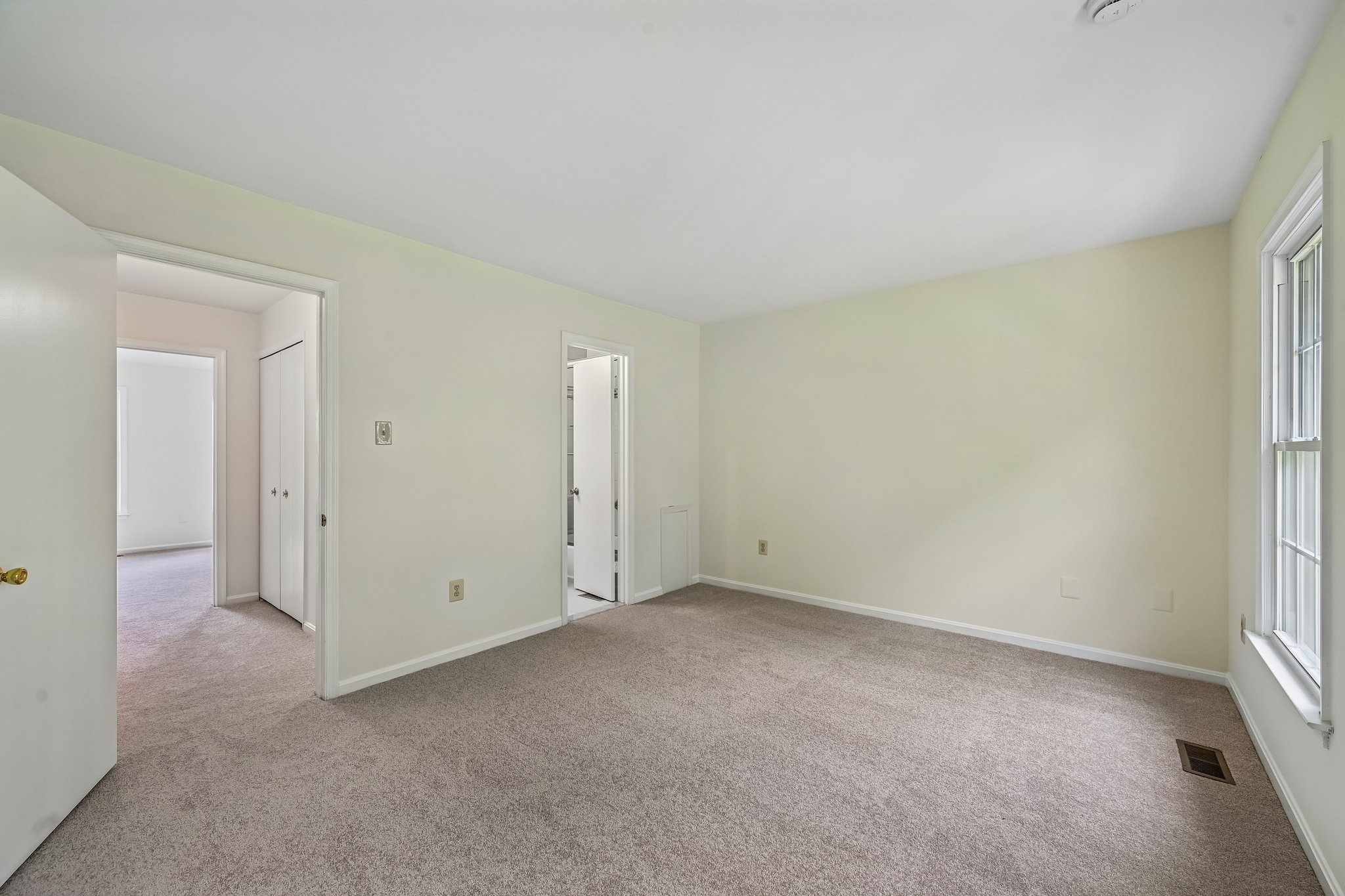 Oakpointe Dr-S0110-029.jpg