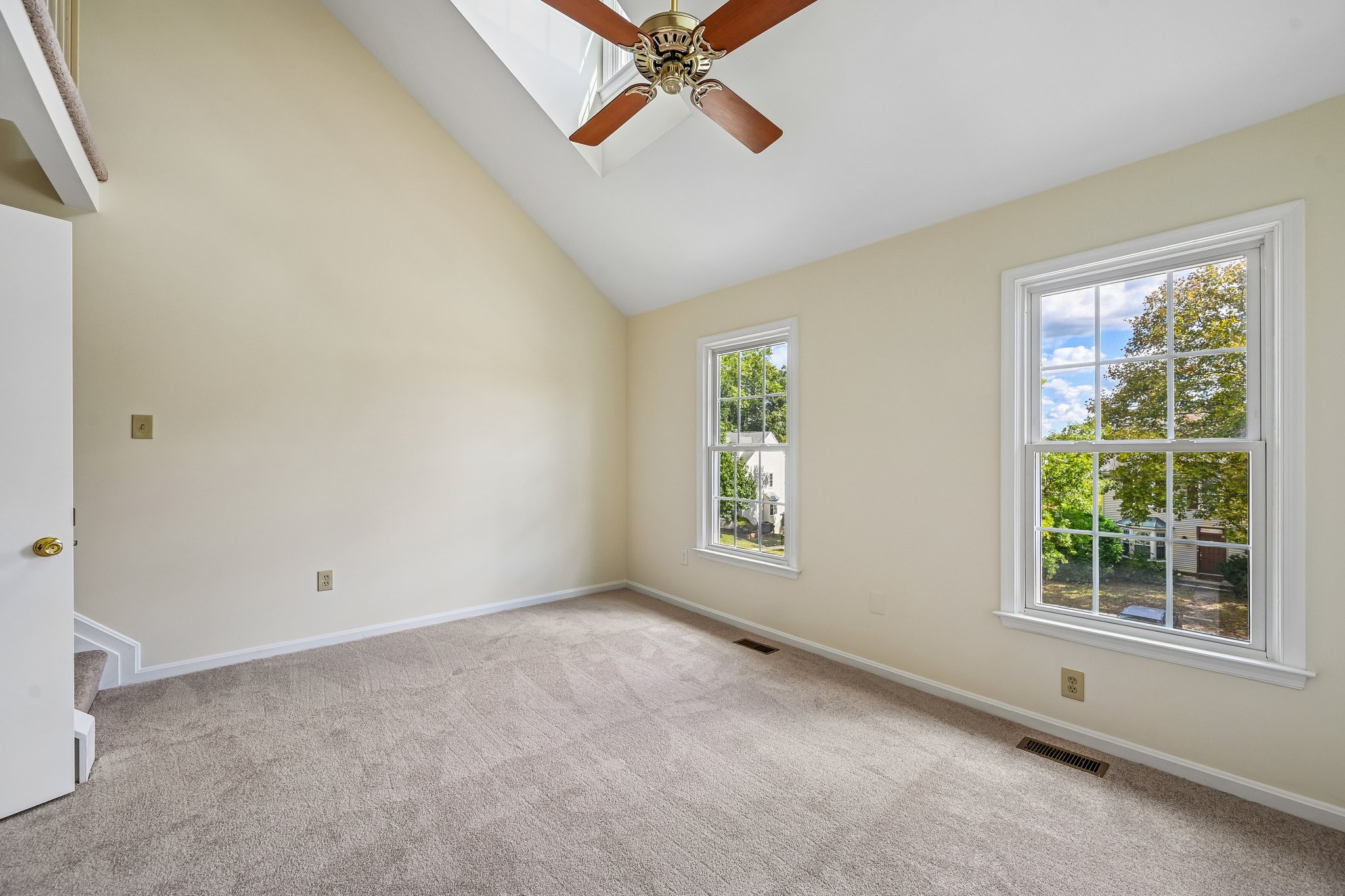 Oakpointe Dr-S0110-032.jpg