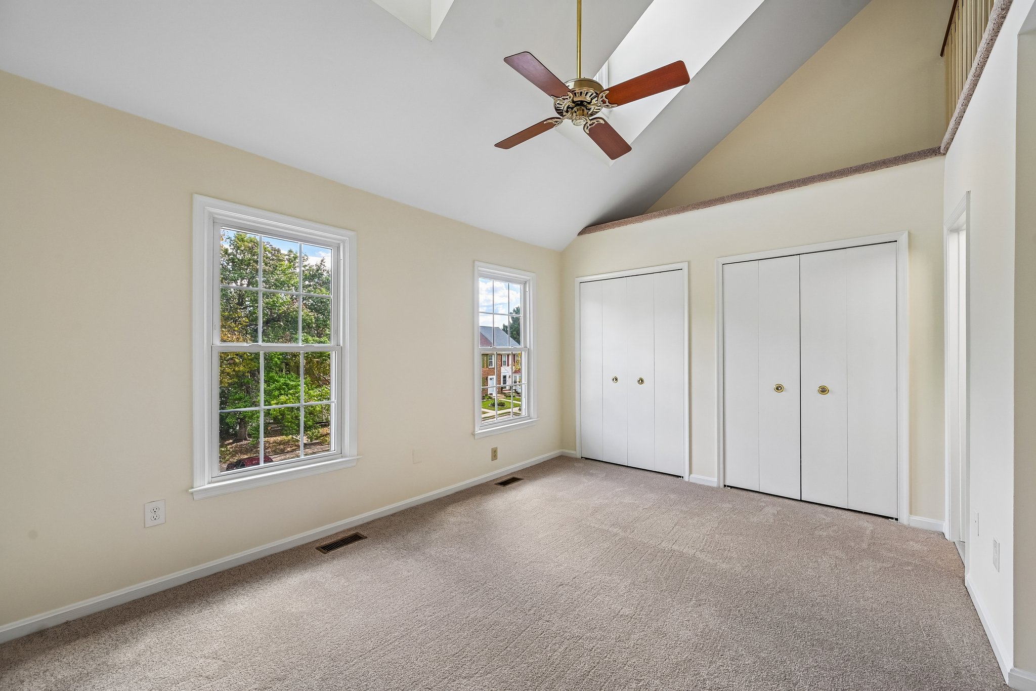 Oakpointe Dr-S0110-035.jpg
