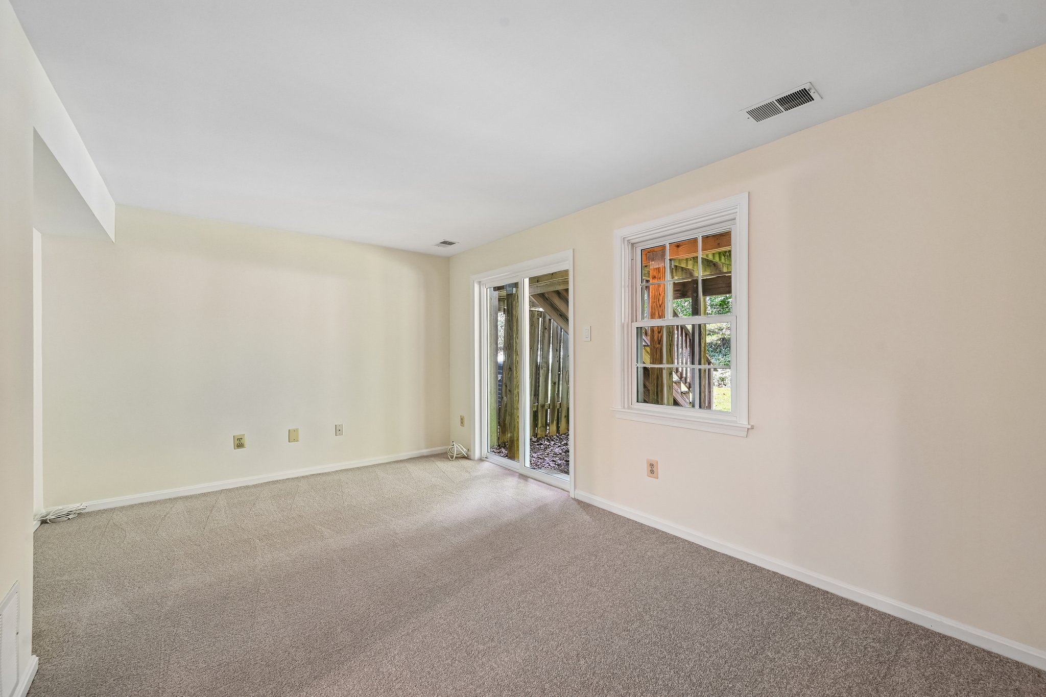 Oakpointe Dr-S0110-043.jpg