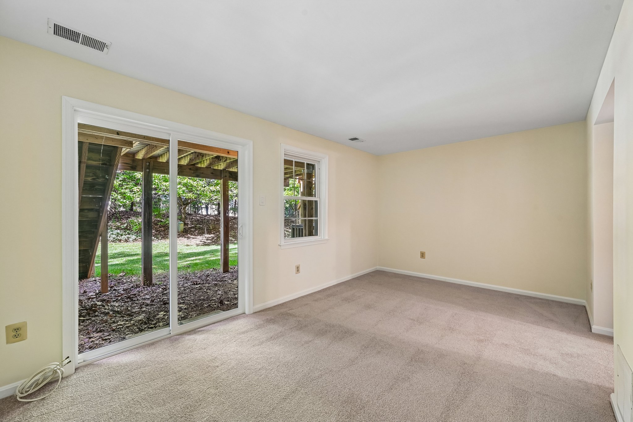 Oakpointe Dr-S0110-045.jpg