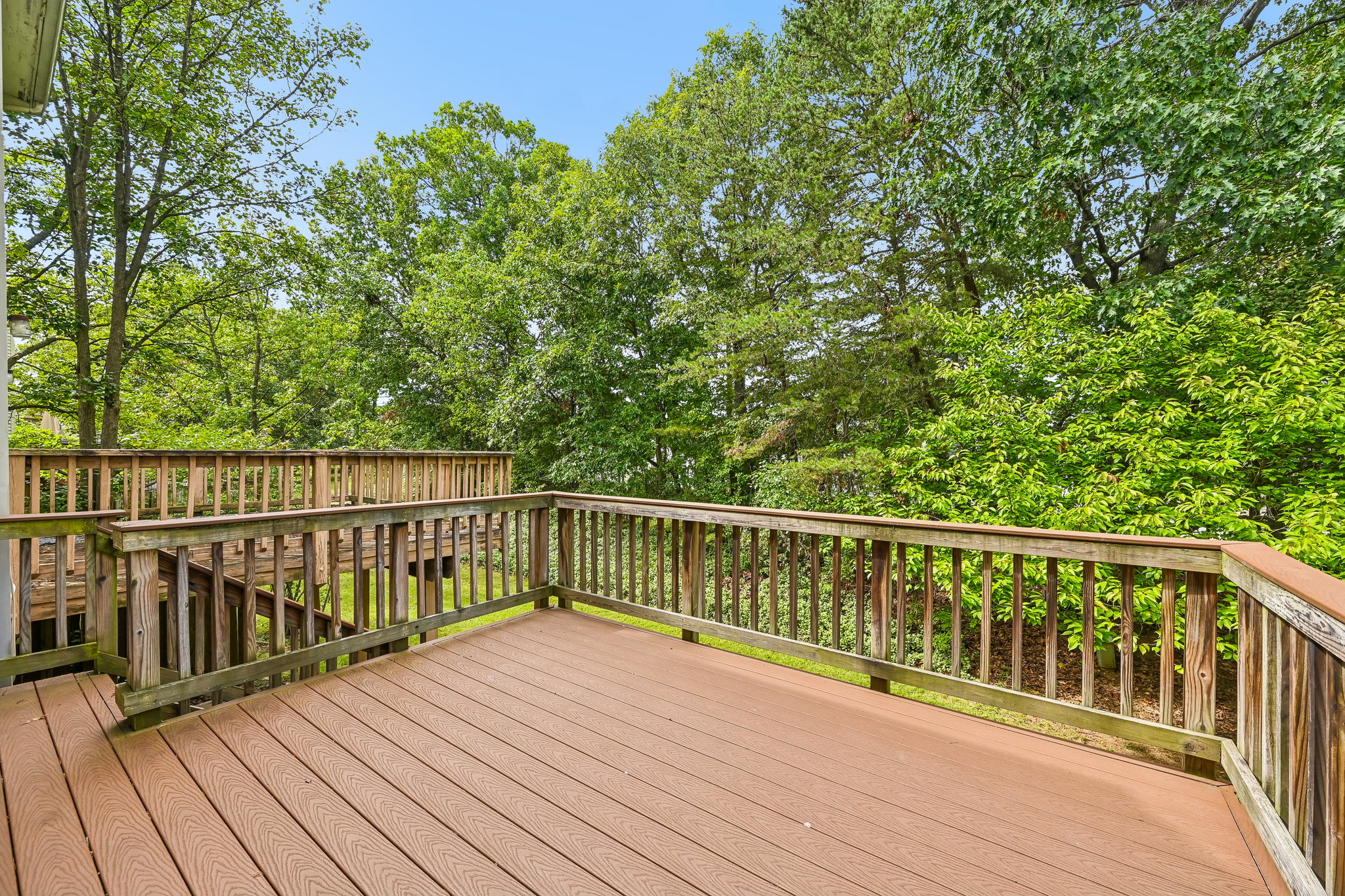 Oakpointe Dr-S0110-047.jpg
