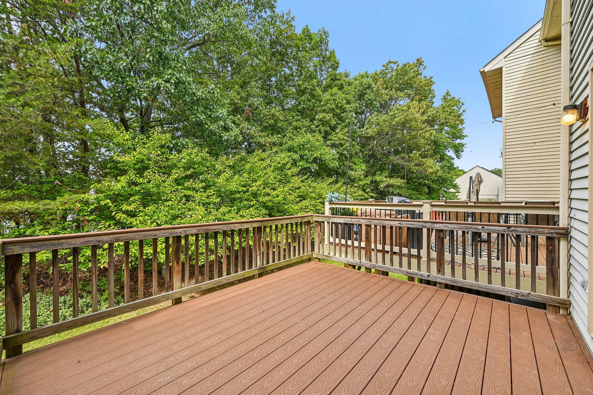 Oakpointe Dr-S0110-050.jpg
