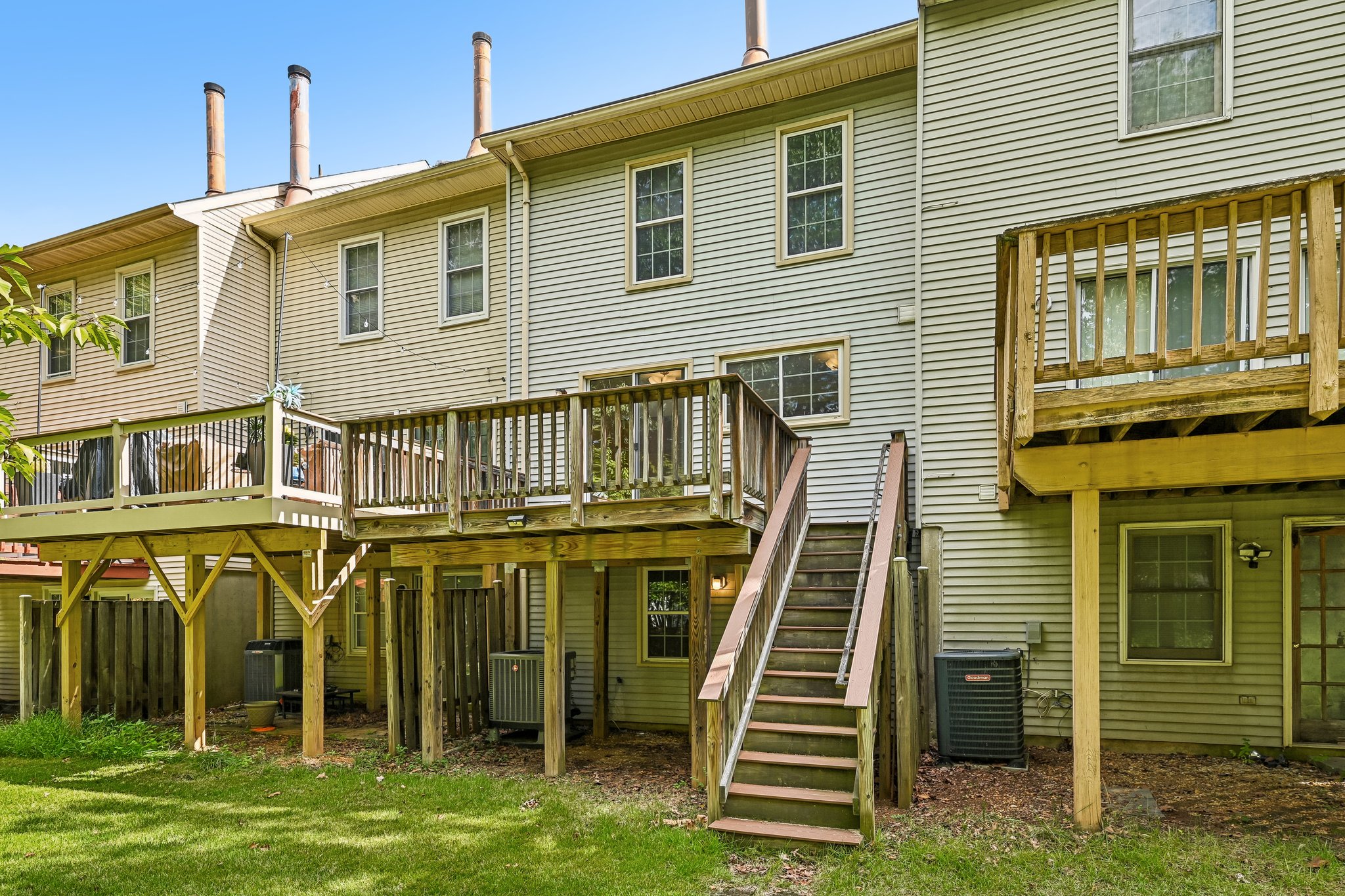 Oakpointe Dr-S0110-051.jpg