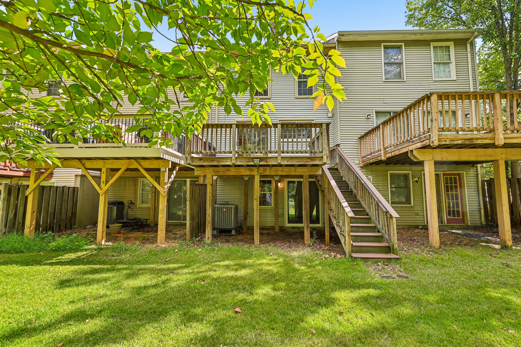 Oakpointe Dr-S0110-053.jpg