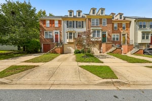 Oakpointe Dr-S0110-001.jpg