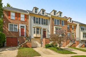 Oakpointe Dr-S0110-003.jpg