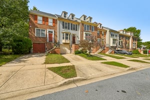 Oakpointe Dr-S0110-004.jpg