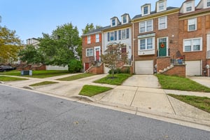 Oakpointe Dr-S0110-005.jpg