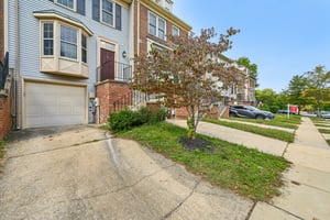 Oakpointe Dr-S0110-007.jpg