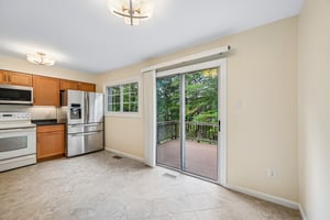Oakpointe Dr-S0110-019.jpg