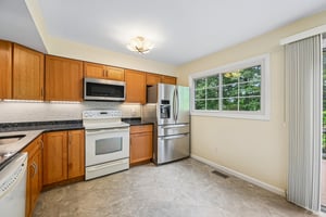 Oakpointe Dr-S0110-022.jpg