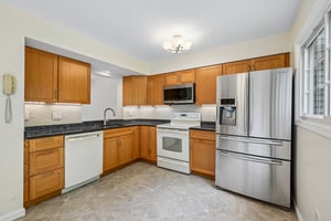 Oakpointe Dr-S0110-023.jpg
