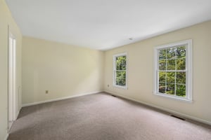 Oakpointe Dr-S0110-026.jpg