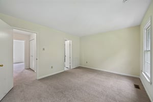 Oakpointe Dr-S0110-029.jpg