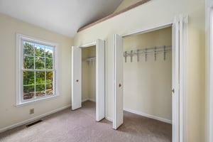 Oakpointe Dr-S0110-031.jpg