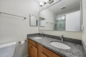 Oakpointe Dr-S0110-036.jpg