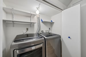Oakpointe Dr-S0110-041.jpg