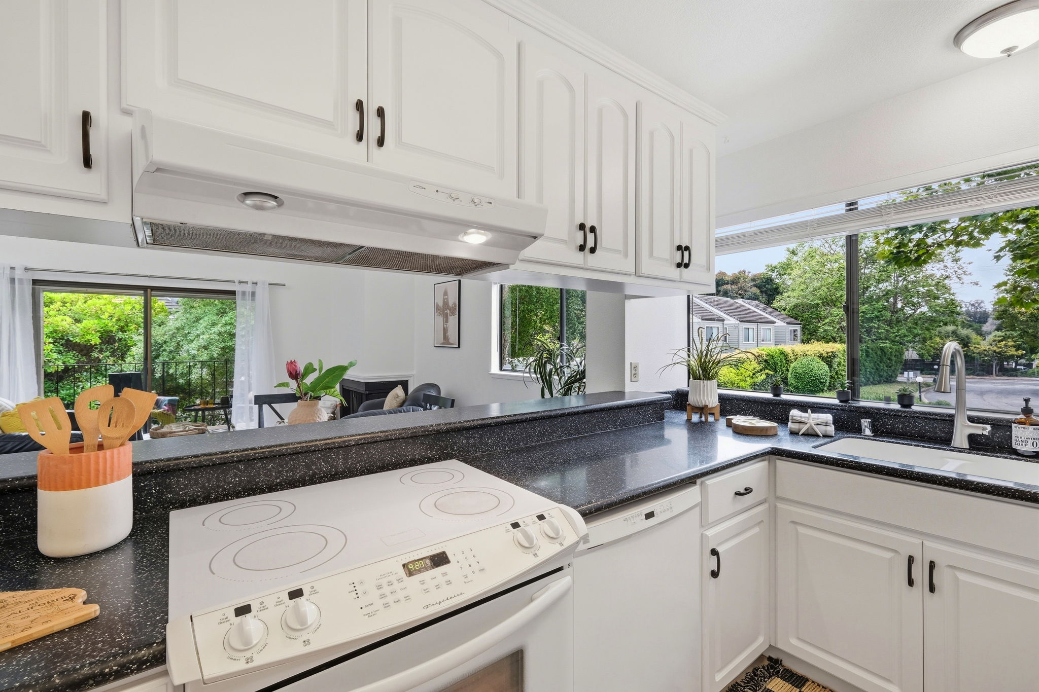 010_F8_1412 7th Ave #7