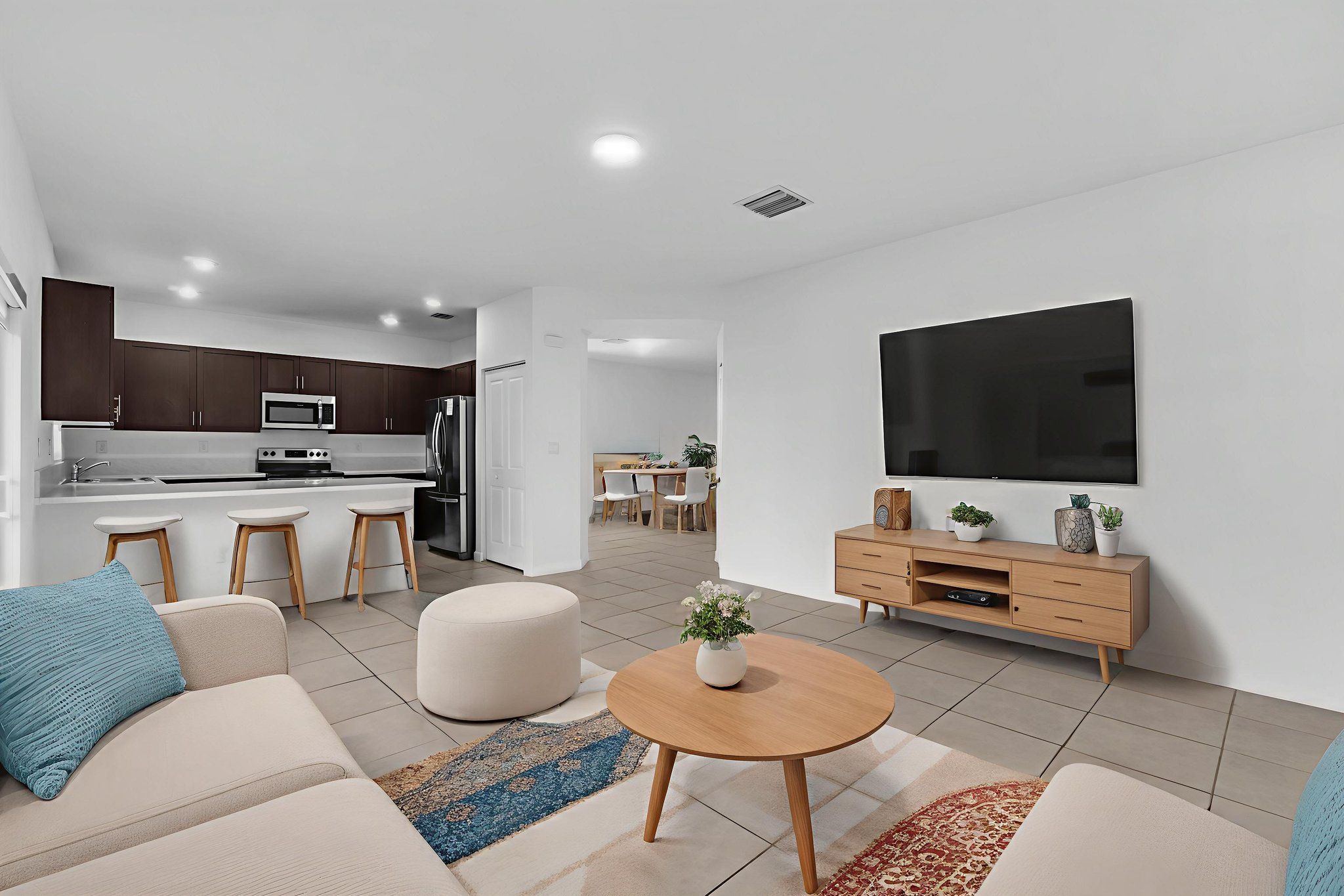 1412SE27TH-8 virtually staged.jpeg