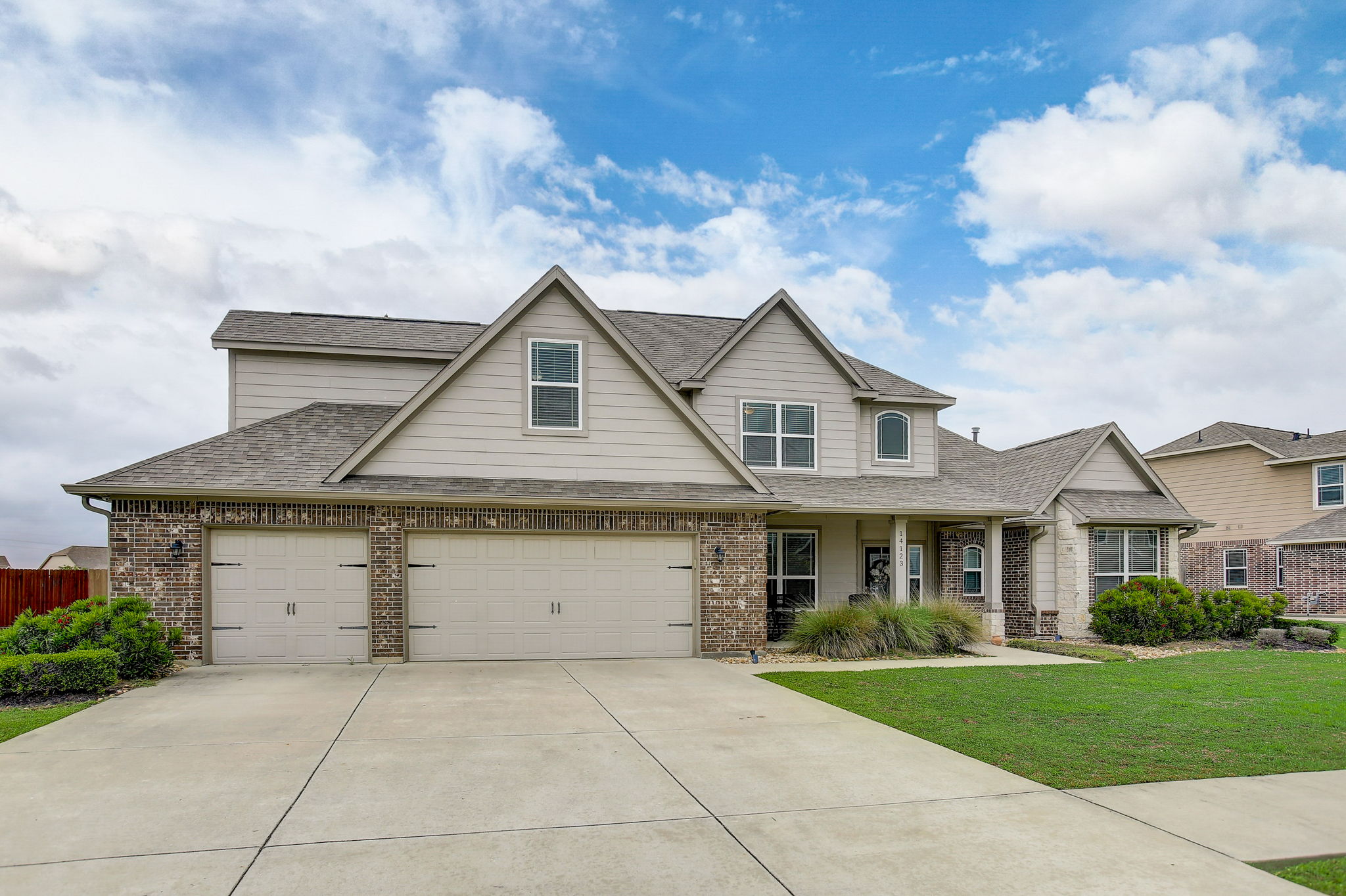 14123 Meadowlands Dr, Mont Belvieu, TX 77523 | ShowingTime+ Listing ...