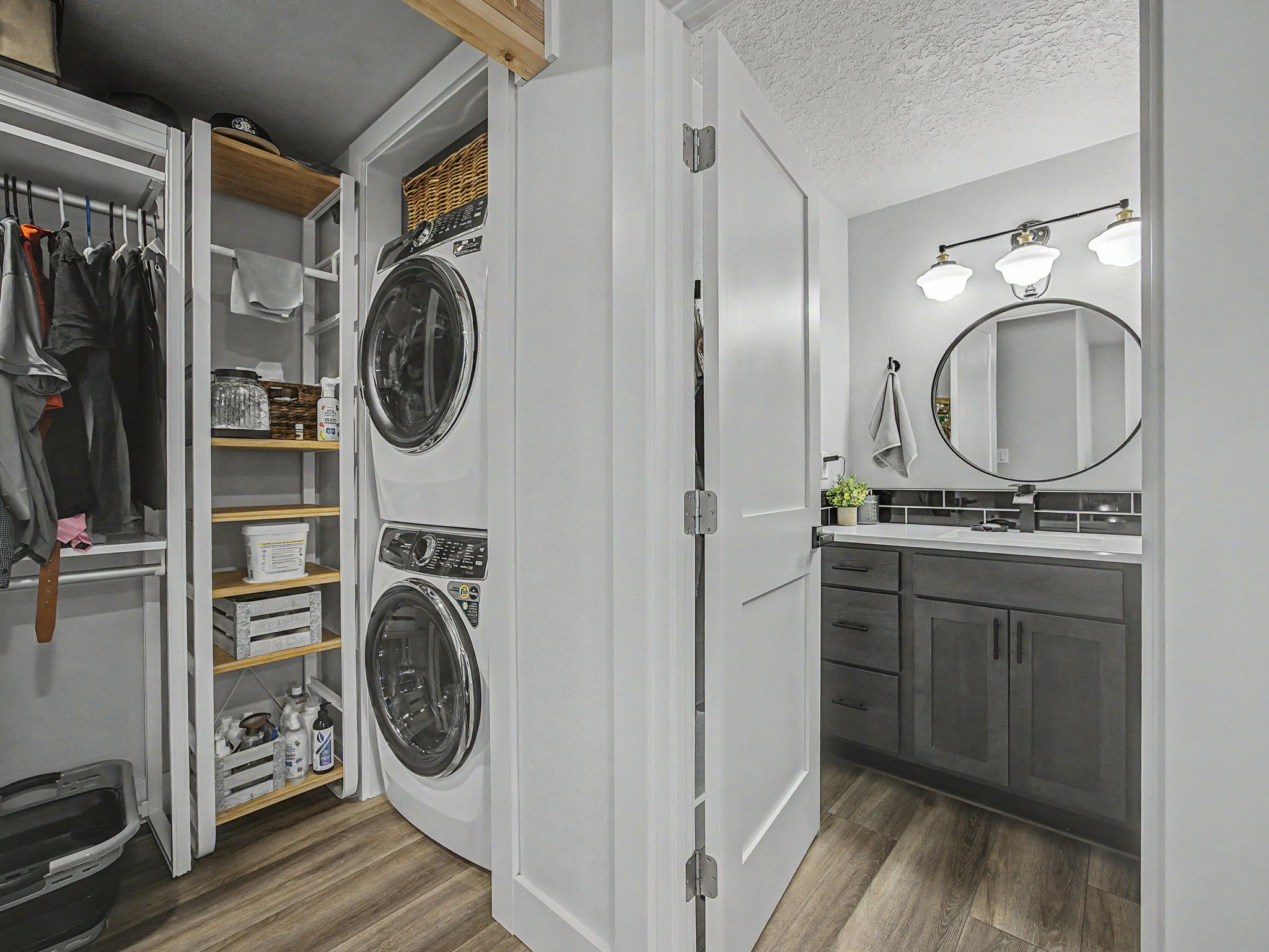  Photo 28
